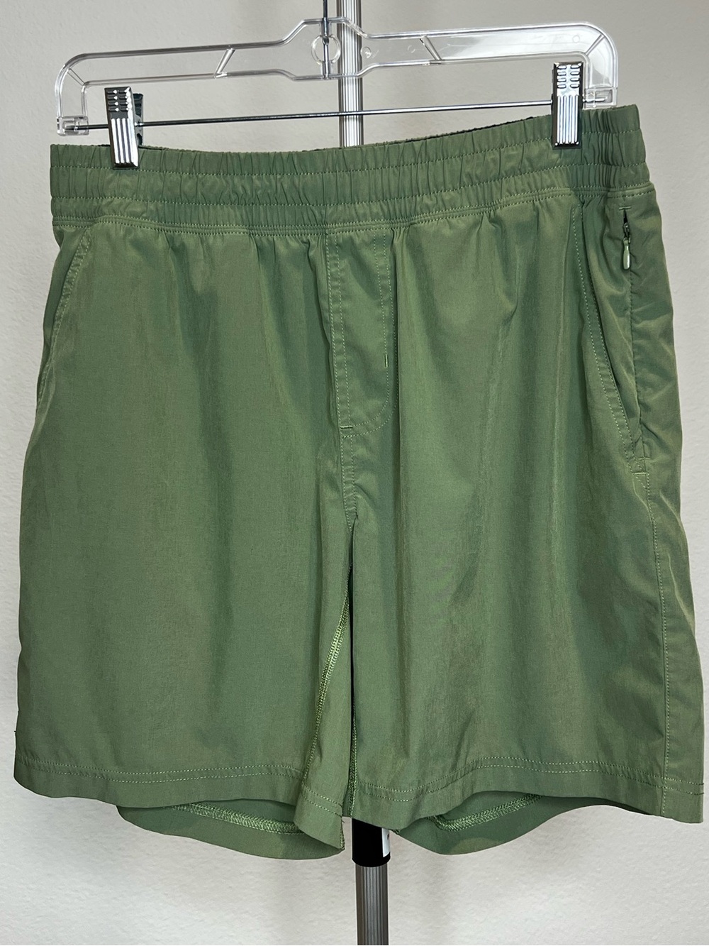 RHONE Olive Green Men’s Performance Shorts Sz M